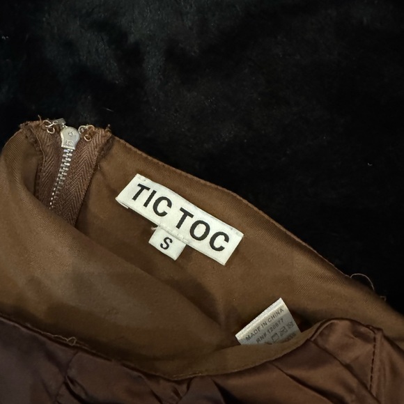 Brown satin sleeveless crop top - Picture 3 of 3